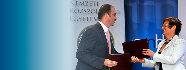 Kellenek a digitális világ nyelvét értő, a digitális médiakultúrában jártas köztisztviselők