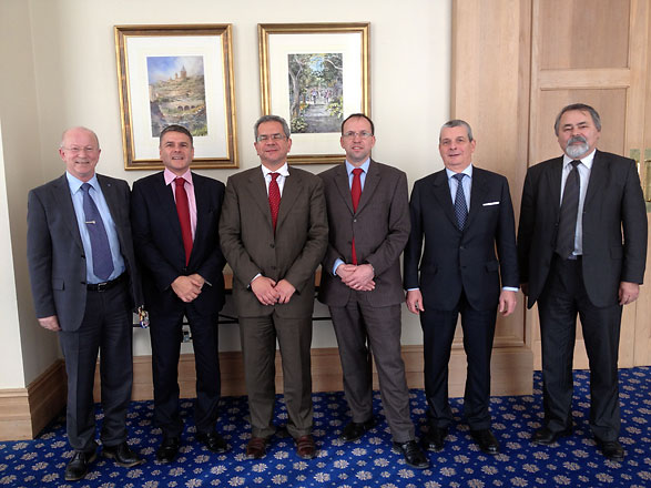 Balról: Torstein Olsen (NPT, Norvégia), Mátrai Gábor, Leonidasz Kanellosz (EETT, Görögország), Luc Hindryckx (IBPT/BIPT, Belgium), Georg Serentschy (RTR, Ausztria), Franc Dolenc (APEK, Szlovénia)