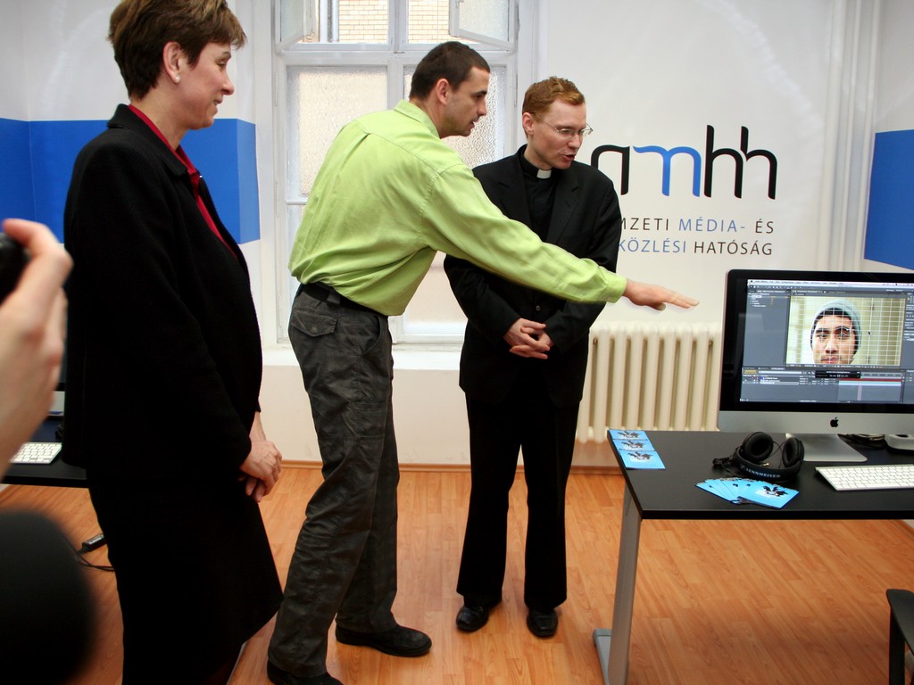 Aranyosné Dr. Börcs Janka az NMHH főigazgatója, Kemenczky Zoltán az NMHH belső kommunikációjának vezetője és Dr. Szuromi Szabolcs a PPKE rektora
