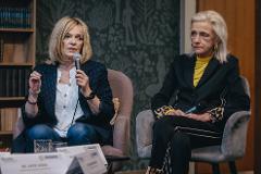 Tari Annamária pszichoterapeuta, pszichoanalitikus, klinikai szakpszichológus és prof. dr. Aczél Petra, az esemény házigazdája