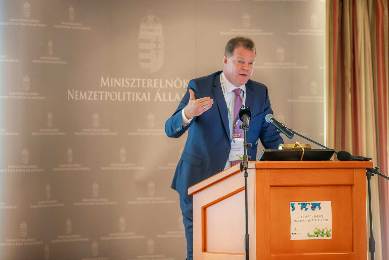 Dr. Koltay András, az NMHH elnöke beszédet mond Visegrádon, a 2022. november 11–13. között megrendezett II. Kárpát-medencei Magyar Médiatalálkozón