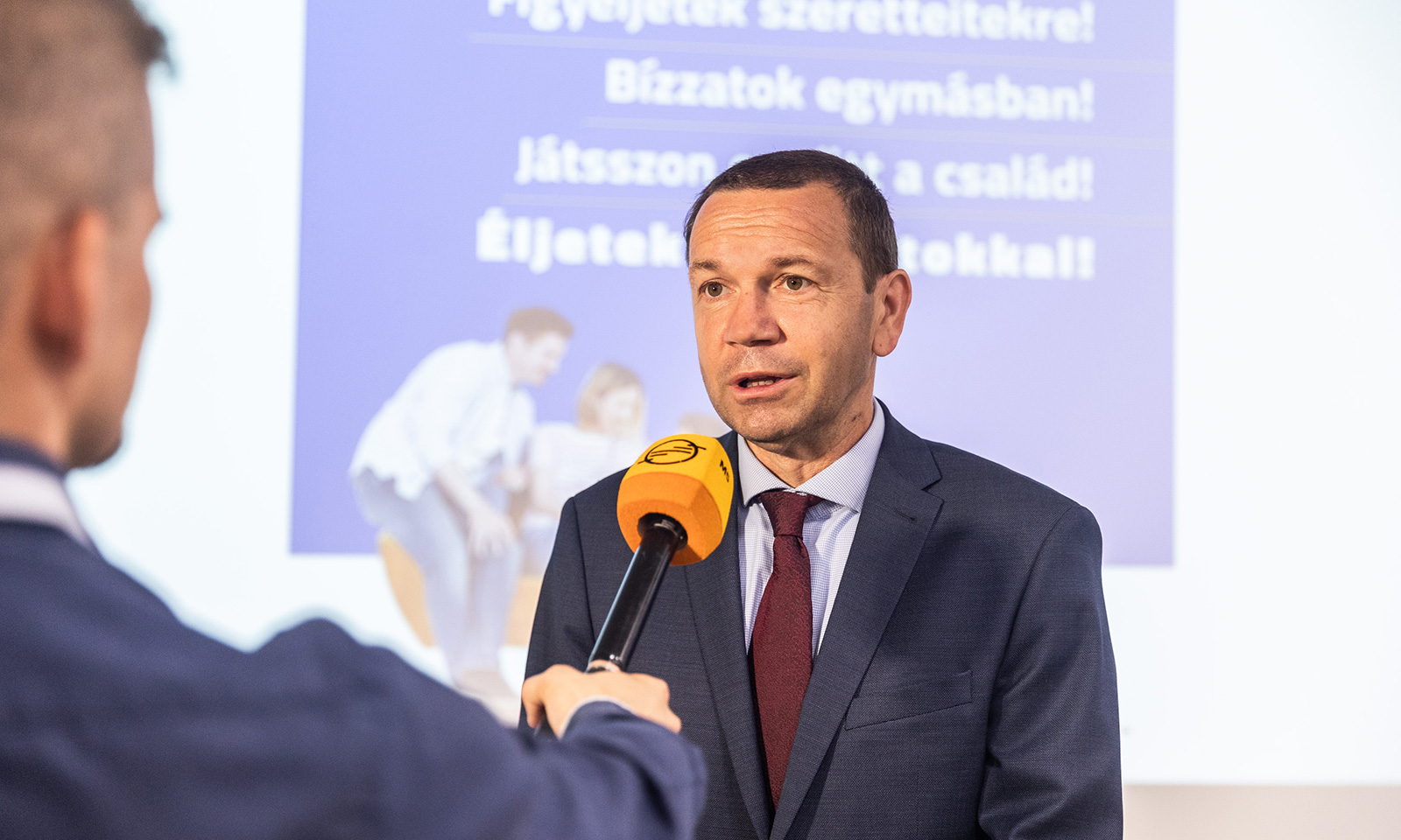 Kis Norbert, a Mobil a családom? program vezetője Kis Norbert programvezető a közmédia munkatársának nyilatkozik