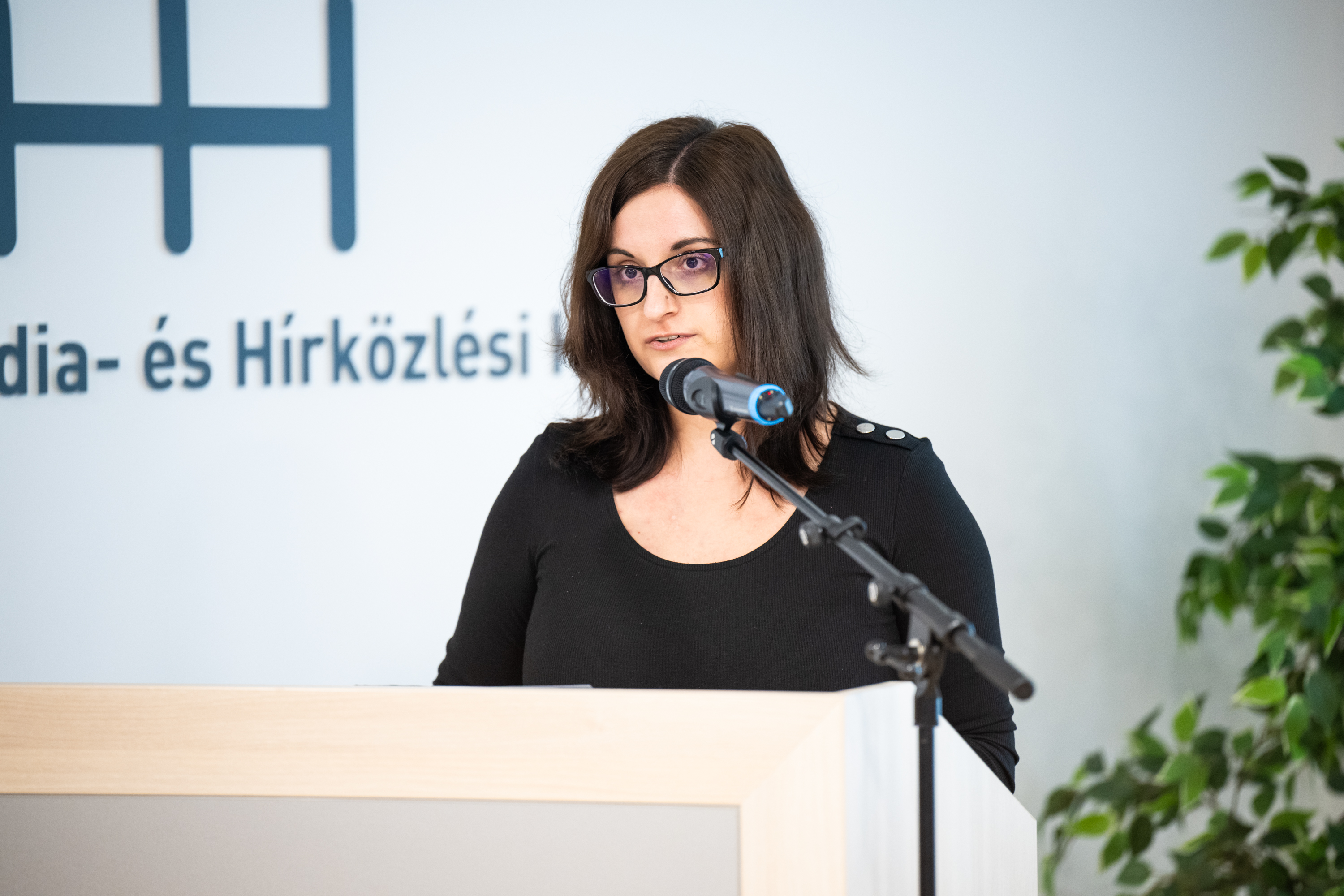 Sebestény Judit, a Médiatudományi Titkárság Főosztályának munkatársa volt a rendezvény moderátora