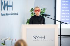 Aczél Petra professzor, a műhely alapítója és szakmai vezetője mondott köszöntőbeszédet