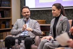 dr. Székely Levente, az MCC Ifjúságkutató Intézet igazgatója és dr. Kepe Nóra digitális szakértő