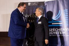 Vári Péter, az NMHH infokommunikációs főigazgató-helyettese és Horváth Zoltán, a Széchenyi Egyetem dékánja